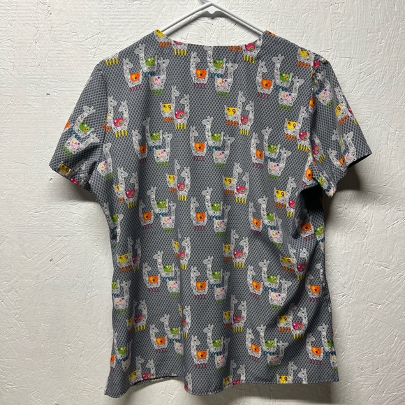 White Cross llama print gray scrub top sz medium - Picture 3 of 6